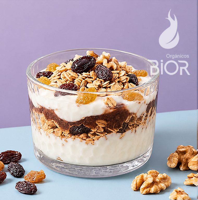 Delicia de pasas Bior con yogur griego, granola y nueces